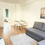 Cosyhomes24 - Centrally With Parking Space, Living And Balcony - Ge11c 아파트