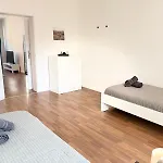 Cosyhomes24 - Centrally With Parking Space, Living And Balcony - Ge11c *