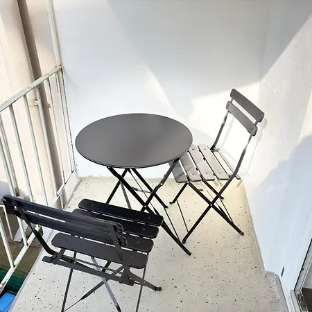 Cosyhomes24 - Centrally With Parking Space, Living And Balcony - Ge11c 아파트 *