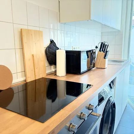 Cosyhomes24 - Centrally With Parking Space, Living And Balcony - Ge11c