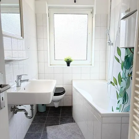 Cosyhomes24 - Centrally With Parking Space, Living And Balcony - Ge11c